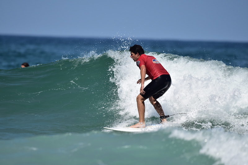 surf sur l epaule de la vague