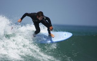 Top turn en haut de vague top turn surf clean wave