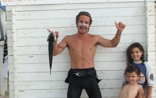 mathieu peche un poisson fish surfing standup